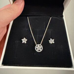 NWOT Pandora Silver Sparkling Flower Collier Necklace and Earring Set